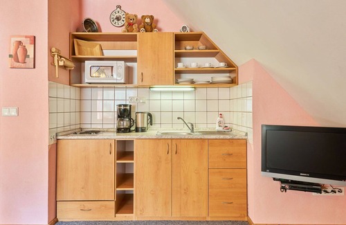 Starkov Villa | Lovely apartment in villa for 4 people with pool, WIFI, TV, patio and pets allowed