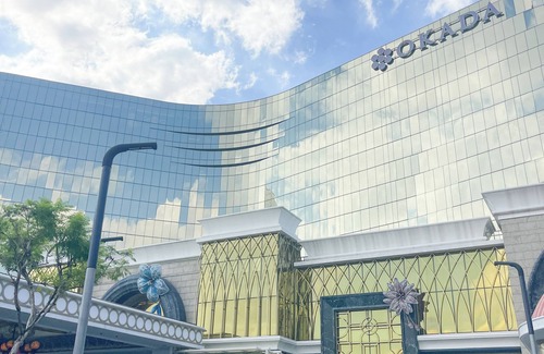 Tambo Apartment | Lovely and Luxurious 3-bedroom with Pool View across Okada Manila near Airport