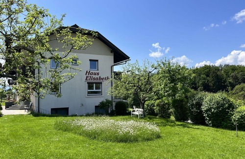 Augsdorf Apartment | Lovely apartment for 6 people with WIFI, TV and balcony