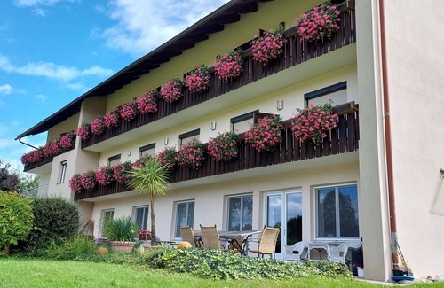 Augsdorf Apartment | Lovely apartment for 6 people with WIFI, TV and balcony