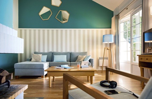 Neuville-sur-Ailette House | Lovely apartment in villa for 4 people with hot tub, WIFI, pool, TV, terrace and parking