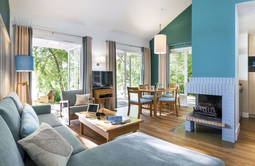 Cerny-en-Laonnois House | Lovely apartment in villa for 4 guests with WIFI, hot tub, pool, TV, terrace and parking