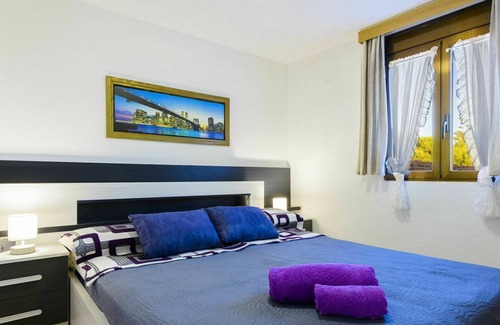 Oropesa del Mar Villa | Lovely apartment in villa for 3 people with WIFI, A/C, pool, TV, terrace, pets allowed and parking