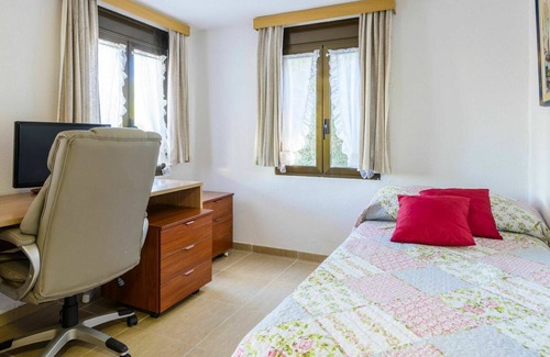 Oropesa del Mar Villa | Lovely apartment in villa for 3 people with WIFI, A/C, pool, TV, terrace, pets allowed and parking