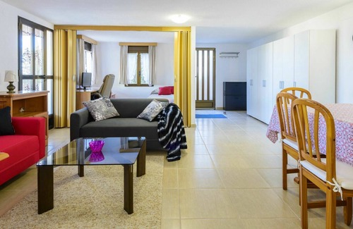Oropesa del Mar Villa | Lovely apartment in villa for 3 people with WIFI, A/C, pool, TV, terrace, pets allowed and parking