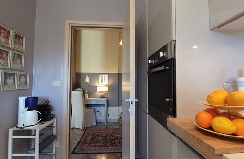 Desenzano del Garda Apartment | Lovely apartment for 6 guests with hot tub, A/C, sauna, WIFI, TV and terrace, close to Sirmione