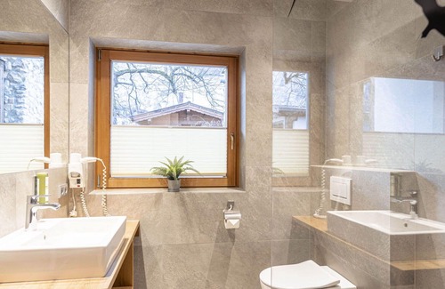Reith bei Kitzbuehel Apartment | Lovely apartment for 6 guests with WIFI, hot tub, TV, balcony, pets allowed and parking