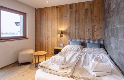 Reith bei Kitzbuehel Apartment | Lovely apartment for 6 guests with WIFI, hot tub, TV, balcony, pets allowed and parking