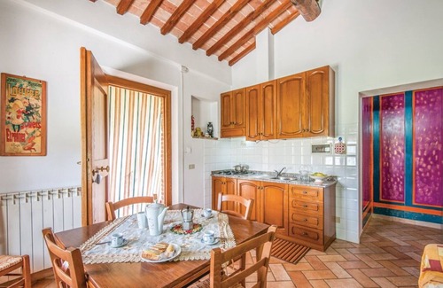Poggiarello Villa | Lovely apartment in villa for 4 guests with A/C, pool and TV, close to Siena