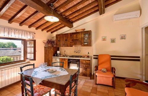 Popoltaio-Schiacciato Villa | Lovely apartment in villa for 4 people with WIFI, A/C, pool, TV and patio