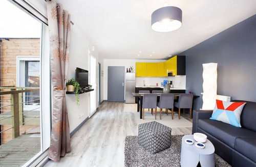 Vitry-sur-Seine Apartment | Lovely Apartment near Paris with AC and Garden