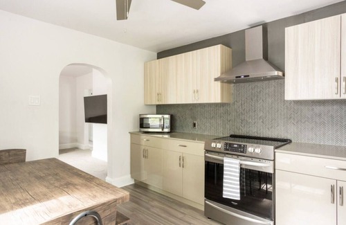 Primos Secane Apartment | Lovely apartment, a place to rest - 5 minutes from the airport.