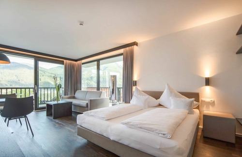 Telfes im Stubai Apartment | Lovely apartment for 4 people with pool, WIFI, TV, terrace, pets allowed and parking