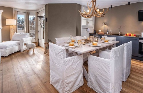 Lenzerheide Apartment | Lovely apartment for 4 people with pool, TV, balcony and pets allowed