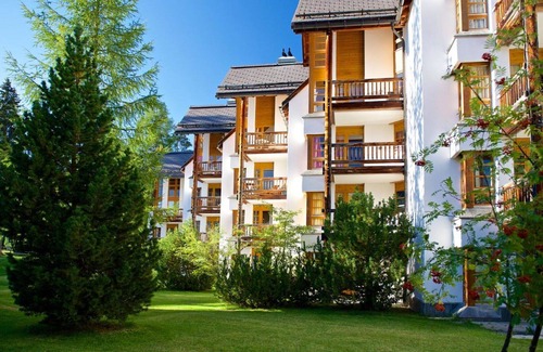 Lenzerheide Apartment | Lovely apartment for 4 people with pool, TV, balcony and pets allowed