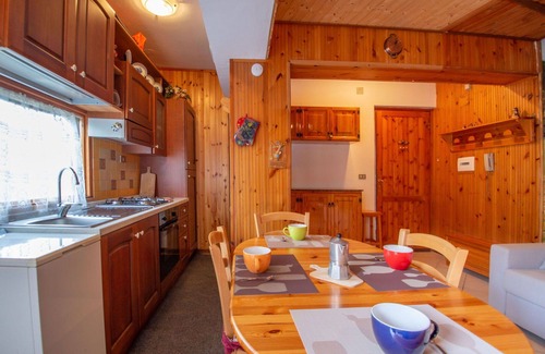 Rivisondoli Apartment | Lovely apartment for 4 people with balcony, pets allowed and parking
