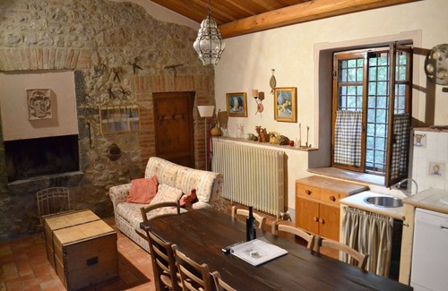 Monteleone d'Orvieto Apartment | Lovely apartment for 8 people with WIFI, pool, TV and parking