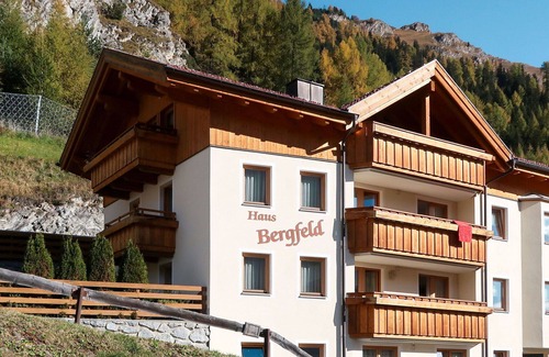 Spiss Apartment | Lovely apartment for 6 guests with WIFI, TV and patio