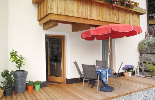 Spiss Apartment | Lovely apartment for 6 guests with WIFI, TV and patio
