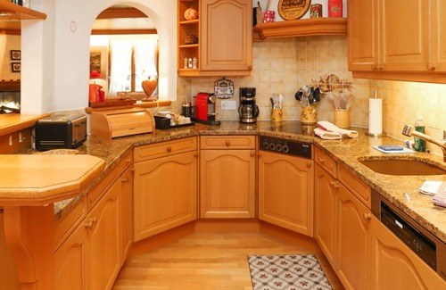 Saanen Apartment | Lovely apartment for 12 people with WIFI, TV, terrace and parking