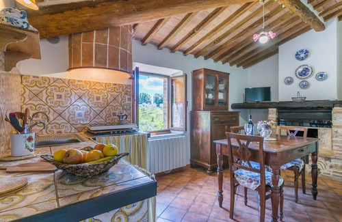 Casciano di Murlo Apartment | Lovely apartment for 2 guests with WIFI, TV and parking