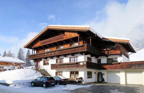 Alpbach Apartment | Lovely apartment for 4 people with WIFI, TV, patio and pets allowed