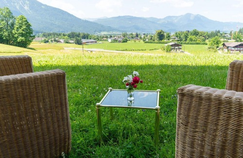 Strobl Apartment | Lovely apartment for 4 guests with WIFI, TV, patio and parking