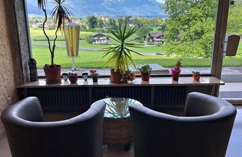 Strobl Apartment | Lovely apartment for 4 guests with WIFI, TV, patio and parking