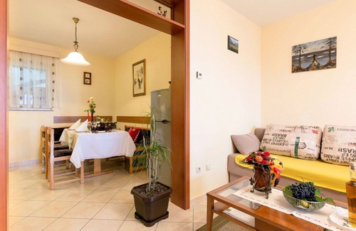 Mosenice Apartment | Lovely apartment for 4 people with WIFI, A/C, TV, patio and parking