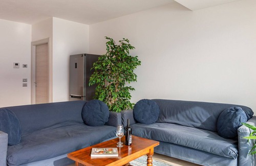 Aurogna Apartment | Lovely apartment for 4 guests with WIFI, A/C, TV, terrace and pets allowed