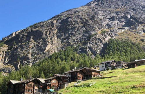 Saas Grund Apartment | Lovely apartment for 4 people with WIFI, balcony and pets allowed