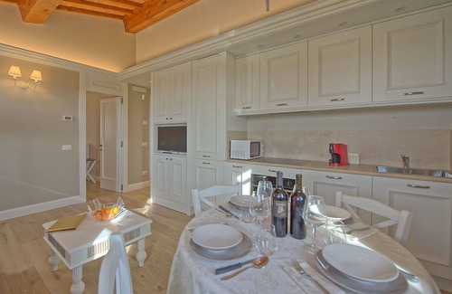 Vinci Apartment | Lovely apartment for 4 people with WIFI, pool, A/C, TV and panoramic view