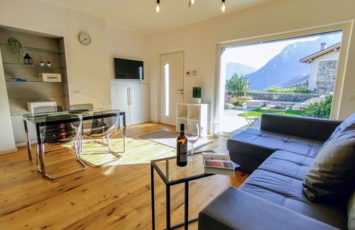 Samolaco Apartment | Lovely apartment for 4 people with A/C, WIFI, TV, patio and parking
