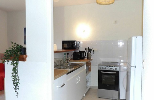 Bias Apartment | Lovely apartment for 5 guests with WIFI, pool, TV, terrace, pets allowed and parking