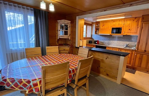 Graechen Apartment | Lovely apartment for 6 people with WIFI, TV, balcony, panoramic view and parking