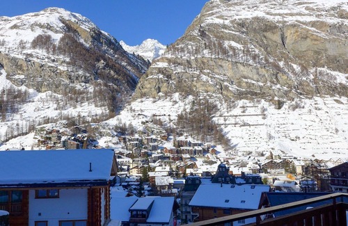 Zermatt Apartment | Lovely apartment for 6 guests with WIFI, TV and balcony