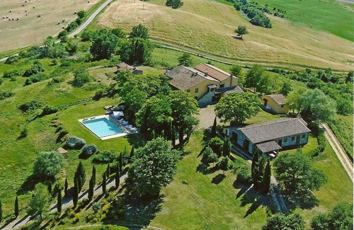 Il Poggio Apartment | Lovely apartment for 6 guests with WIFI, pool, TV, patio, pets allowed, panoramic view and parking