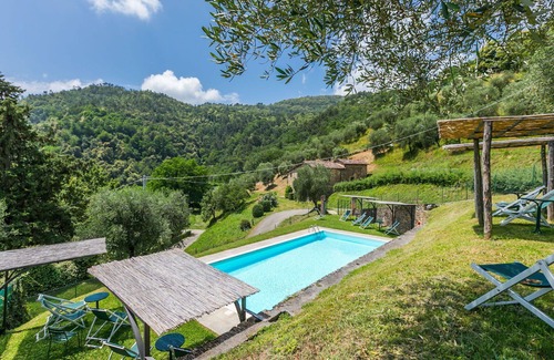 Pescia Apartment | Lovely apartment for 6 guests with WIFI, pool, TV, patio and pets allowed