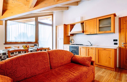 Ronzone Apartment | Lovely apartment for 6 guests with WIFI, TV and balcony