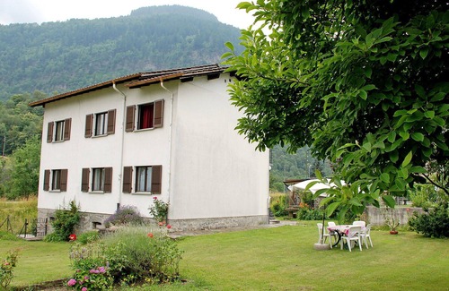 Chironico Apartment | Lovely apartment for 4 people with WIFI, TV, balcony, panoramic view and parking