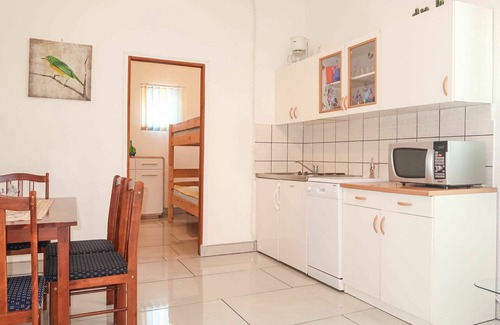 Cesarica Apartment | Lovely apartment for 8 people with pool, A/C, WIFI, TV, terrace and parking