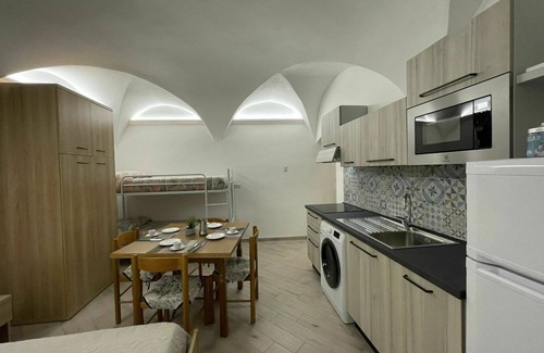 Spotorno Apartment | Lovely apartment for 8 guests with WIFI, A/C, TV and parking