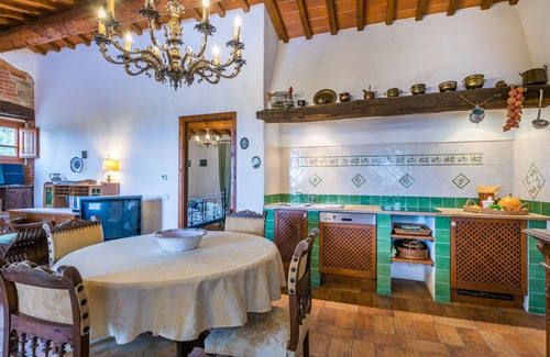 Moncioni Villa | Lovely apartment in villa with pool, WIFI, TV, pets allowed, panoramic view and parking