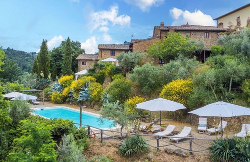 Moncioni Villa | Lovely apartment in villa with pool, WIFI, TV, pets allowed, panoramic view and parking