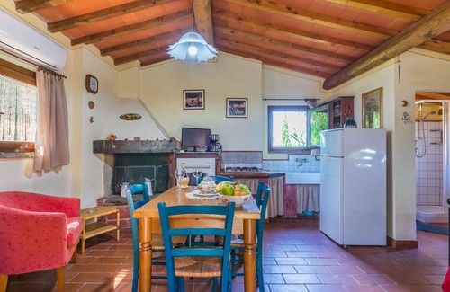 San Miniato Villa | Lovely apartment in villa for 2 guests with pool, A/C, TV, patio and pets allowed