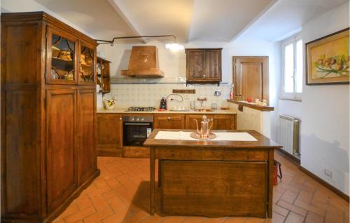 Arezzo Apartment | Lovely Apartment In Arezzo With Kitchen
