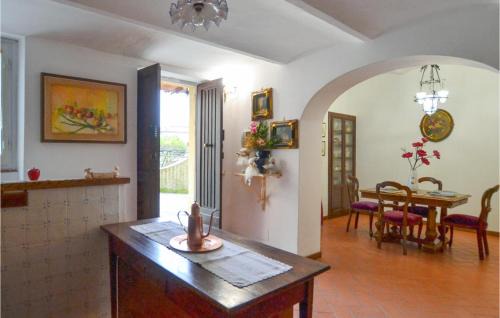 Arezzo Apartment | Lovely Apartment In Arezzo With Kitchen