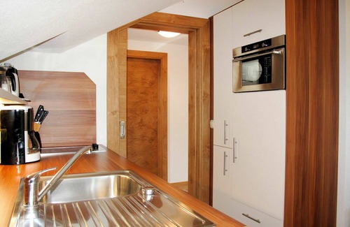 Oberwang Villa | Lovely apartment in villa for 6 guests with WIFI, TV, balcony and parking