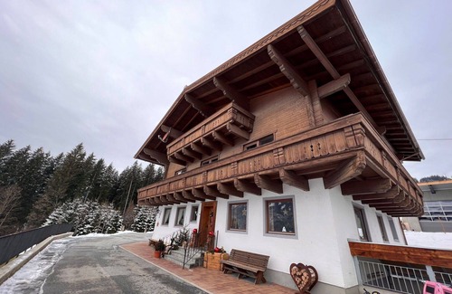 Mittersill Villa | Lovely apartment in villa for 2 people with WIFI, TV, balcony and panoramic view