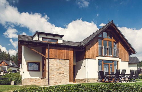 Lipno nad Vltavou House | Lovely apartment in villa for 11 people with WIFI, TV, terrace, pets allowed and parking